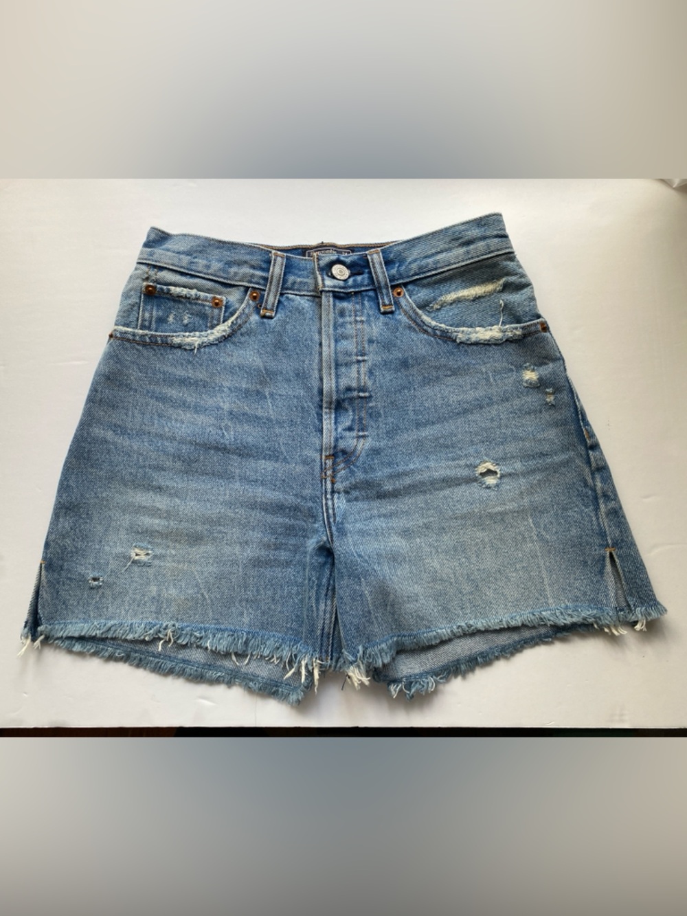 EUC Abercrombie & Fitch High Rise 4” shorts Medium wash 24/00
